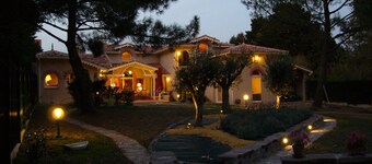 Beaches, golf and village located studio with terrace in a private estate.