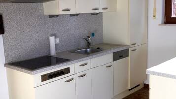 Fridge, stovetop, dishwasher, coffee/tea maker