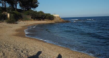 Very beautiful VILLA 300 m beaches, air-conditioned, covered terrace, barbecue,