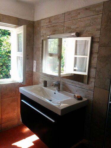 Very beautiful VILLA 300 m beaches, air-conditioned, covered terrace, barbecue, 