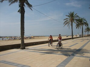 Beach nearby - Duplex apartment with communal pool in Cunit (Can Torrents). (Cunit)
