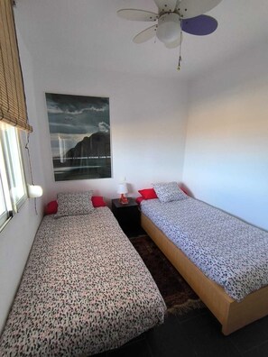 2 chambres, fer et planche à repasser, Wi-Fi, literie fournie
