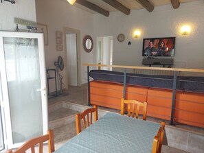 2 Schlafzimmer, Reisekinderbett, kostenloses WLAN, Bettwäsche