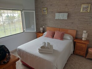 2 chambres, lit parapluie, Wi-Fi gratuit, draps fournis