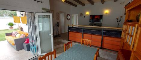 2 quartos, berço de viagem, Wi-Fi de cortesia, roupa de cama