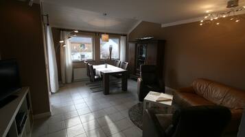 TV, DVD player, books, stereo