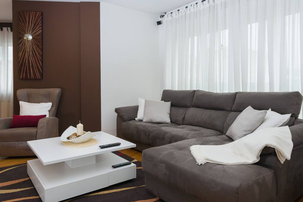 \"SantaMaria II\" Spacious apartment 4km from Santiago, WiFi-Netflix-HBO connection