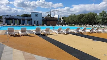 Piscine couverte, piscine extérieure