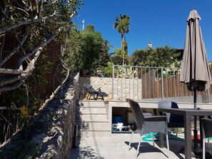 Outdoor dining - Charming Townhouse with sunny private pool and terrace in the old town (Pollença)