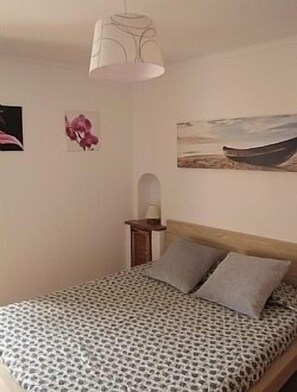 2 chambres, fer et planche à repasser, Wi-Fi gratuit, draps fournis