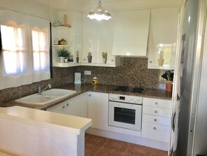 Réfrigérateur, micro-ondes, four, lave-vaisselle