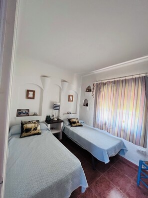 3 bedrooms, iron/ironing board, WiFi, bed sheets