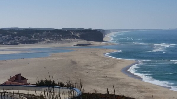 Beach - Casa Anchora: Apartment for max. 4 people about 800 m from the Atlantic coast (São Martinho do Porto)
