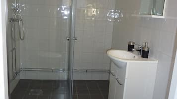 Douche, serviettes fournies