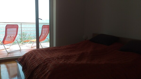 2 habitaciones, escritorio, tabla de planchar con plancha y wifi gratis 