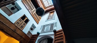 Dar Sghira: Private fully Renovated Small Riad, Rooftop, Heart of Medina, Fiber