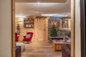 Interior - MERIBEL CENTER - LOVELY CHALET FOR 8 - PARKING -
5MN SKI SLOPES - DIRECT OWNER - (Les Allues)