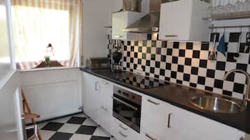 KylskÄp, mikrovÄgsugn, ugn och spishÀll