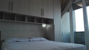 2 slaapkamers, een strijkplank/strijkijzer, gratis wifi, beddengoed