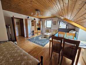 1 bedroom, iron/ironing board, travel cot, free WiFi - A complete holidayflat with two rooms in Munich. (Bayern)