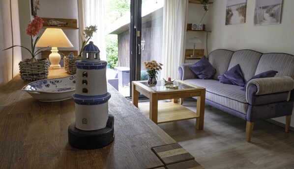 TV - Apartment ground floor with garden (Norden)