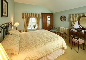 2 bedrooms, iron/ironing board, free WiFi, bed sheets - Galway Period Carriagehouse n Private Country Estate (Caherlistrsne)
