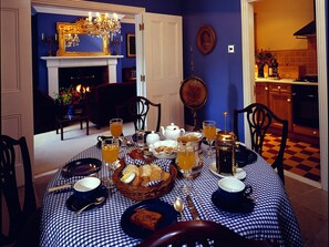 Dining - Galway Period Carriagehouse n Private Country Estate (Caherlistrsne)