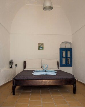 4 bedrooms, travel cot, free WiFi, bed sheets - Traditional farmhouse converted into a holiday home  (Emporio)