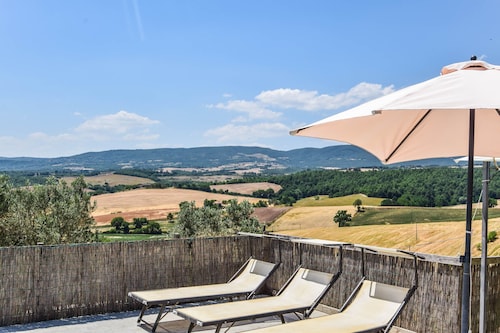 Villa with private pool, air conditioning near wineries at 3km from village