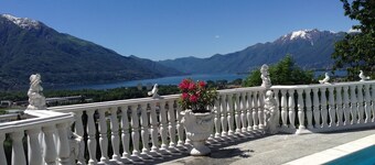 Dream holiday house with a fantastic view of Lake Maggiore and the swimming pool