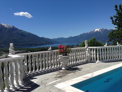 Dream holiday house with a fantastic view of Lake Maggiore and the swimming pool