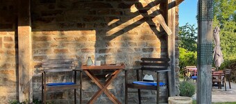 Spacious country house with private pool and enclosed garden