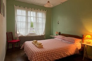 4 chambres, bureau, fer et planche à repasser, Wi-Fi gratuit