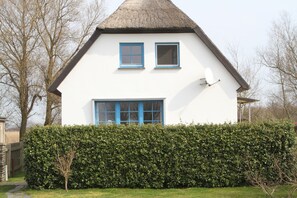 Exterior - Cozy, comfortable apartment at the water, suitable for 6 people (Wiek)