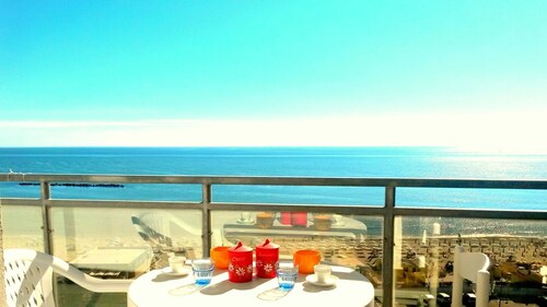 Dominate the sea from above! Beautiful seafront apartment