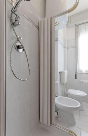 Douche, bidet