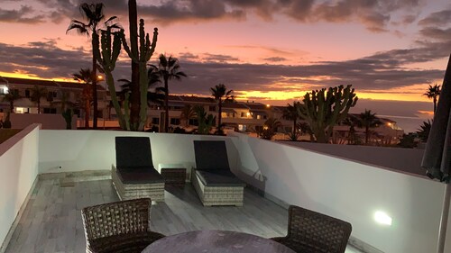 Erittäin mukava huoneisto merinäköalalla ja erittäin suuri terassi myös 