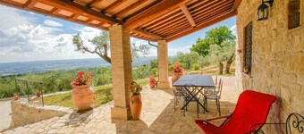 Detached villa with private pool and great panoramic views!!