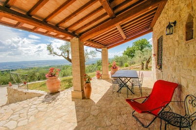 Detached villa with private pool and great panoramic views!!