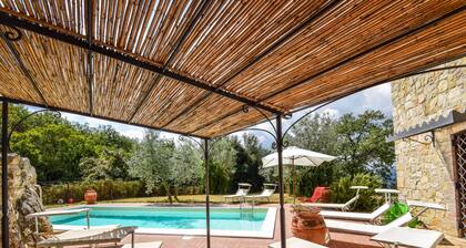 Detached villa with private pool and great panoramic views!!