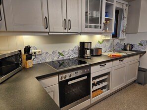 Coffee/tea maker, fridge, microwave, oven