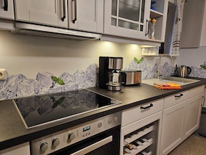 Coffee/tea maker, fridge, microwave, oven