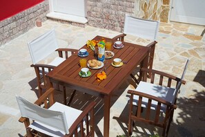 Outdoor dining - Apartments for Summer Holidays (Kefalonia)