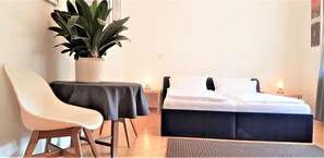 2 bedrooms, free WiFi, bed sheets - Perfect for trade fair visitors as well as for those curious about Leipzig (Schkeuditz)