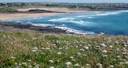 A Hidden Gem -- Cornish Cottage with Private Shared Valley and Beach - REDUCTION