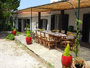 Outdoor dining - Xaras: Relax and enjoy a delightful country villa in the Natural Park of Sintra (Sintra)
