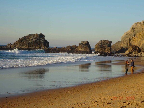 Sun-loungers, beach towels - Xaras: Relax and enjoy a delightful country villa in the Natural Park of Sintra (Sintra)