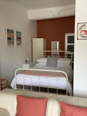 1 chambre, fer et planche à repasser, accès au Wi-Fi (inclus)