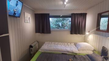 3 bedrooms, iron/ironing board, travel cot, free WiFi