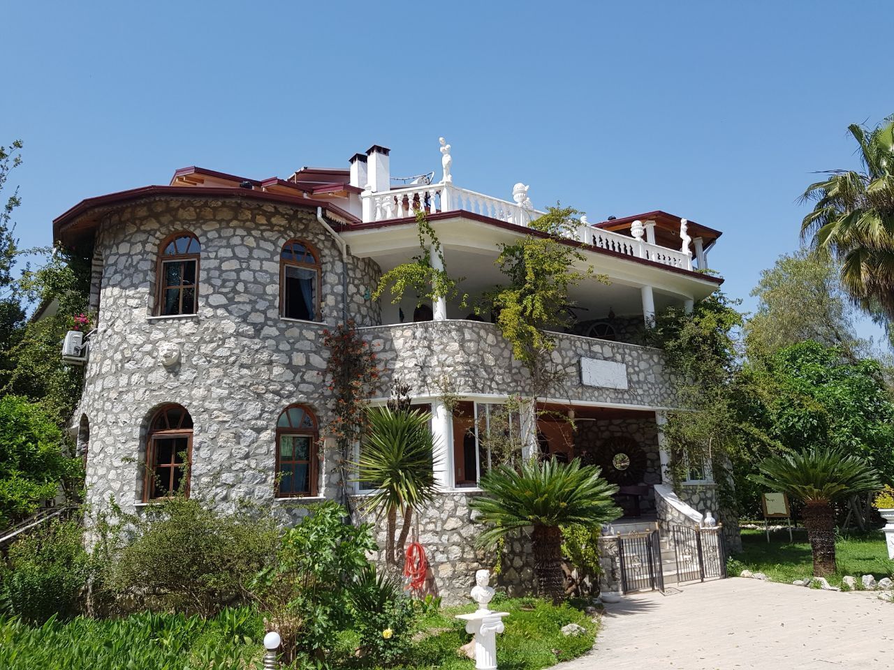 out peace rest and relaxation at Boutique Hotel Villa Dalla German
